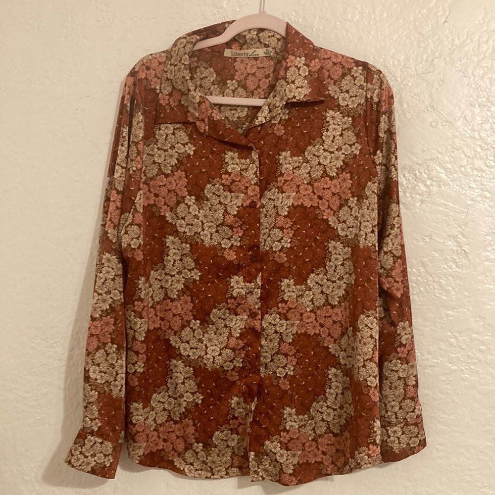 Libertylove flower print shirt, good condition, wore twice, perfect for the fall